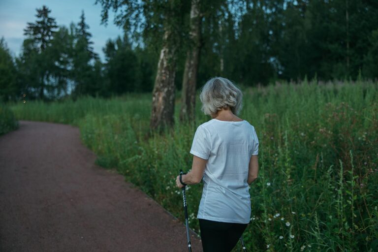 Les bienfaits de la marche quotidienne pour le bien-être mental et physique